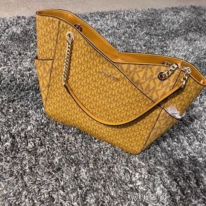 Michael Kors Jet set travel bag large.